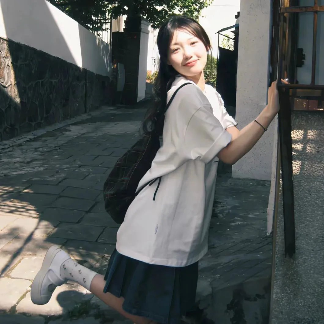 魕